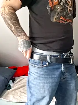 PNTlooker256 online show from February 19, 2026, 6:16 pm