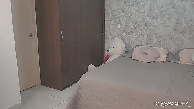 Heyloreley online show from March 1, 2026, 2:55 am