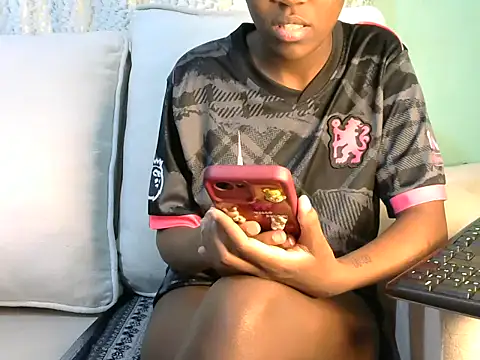 Caryyyl online show from October 5, 2025, 7:10 am