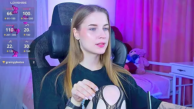 CuteMousee online show from September 15, 2025, 5:52 am