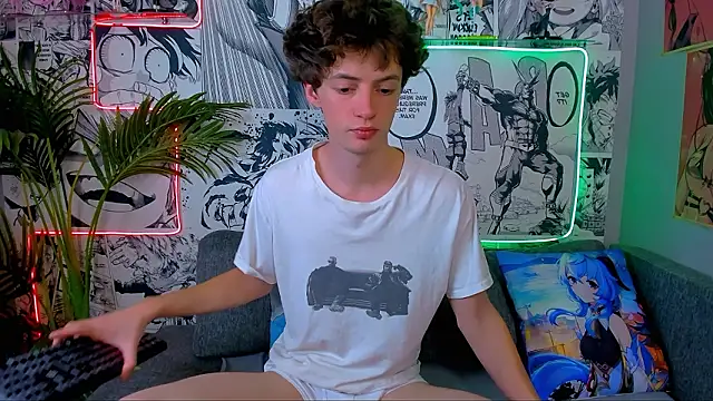 Snapshot of LukeSweet chatting on February 9, 2026, 3:32 pm LukeSweet online show from February 9, 2026, 3:32 pm