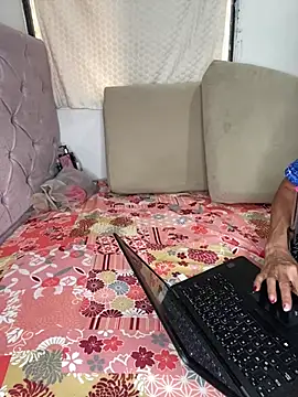 Nadia-melej online show from June 9, 2026, 6:53 pm
