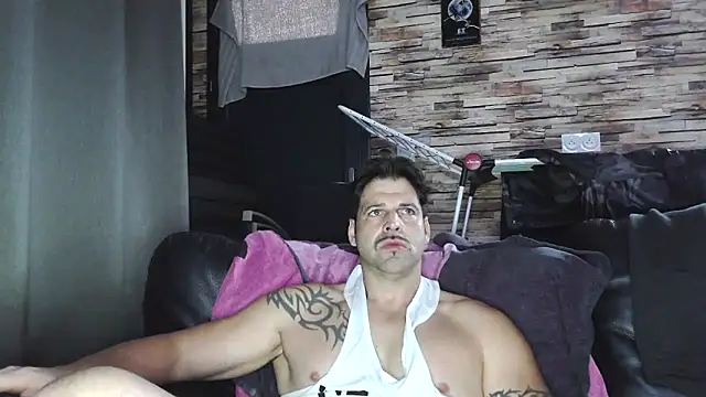 XxBigboybandxX online show from December 20, 2025, 8:39 am