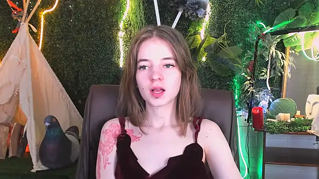 TinaDavil online show from February 25, 2025, 2:04 pm