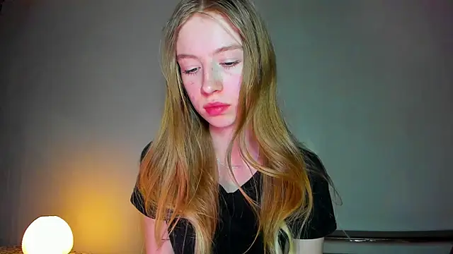 Snapshot of minidivaa_ chatting on April 8, 2026, 7:59 pm minidivaa online show from April 8, 2026, 7:59 pm