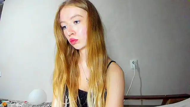 minidivaa  online show from May 26, 2026, 9:57 pm