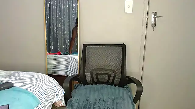 Snapshot of MissBigNipples chatting on April 7, 2026, 1:51 am MissBigNipples online show from April 7, 2026, 1:51 am