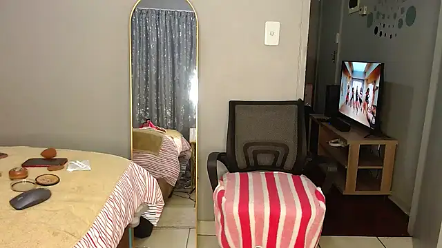 Snapshot of MissBigNipples chatting on April 16, 2026, 4:13 am MissBigNipples online show from April 16, 2026, 4:13 am