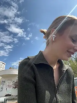 SandraCarter online show from April 15, 2026, 8:09 am