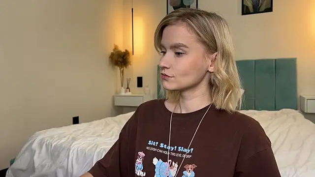 Adelovenick online show from November 23, 2025, 8:13 am