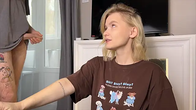 Adelovenick online show from November 30, 2025, 8:37 am