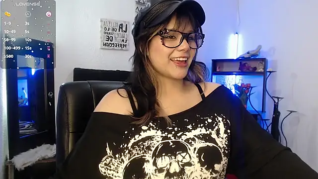 Snapshot of mixie_cute chatting on November 5, 2025, 6:33 pm mixie cute online show from November 5, 2025, 6:33 pm