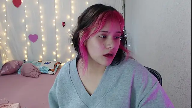 Snapshot of mixie_cute chatting on February 23, 2025, 3:08 pm mixie cute online show from February 23, 2025, 3:08 pm