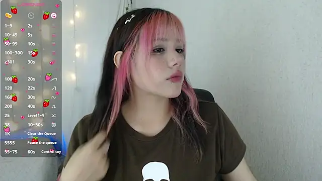 Snapshot of mixie_cute chatting on December 22, 2024, 8:58 pm mixie cute online show from December 22, 2024, 8:58 pm