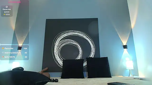 Snapshot of IssyRosse chatting on December 14, 2025, 8:09 am IssyRosse online show from December 14, 2025, 8:09 am