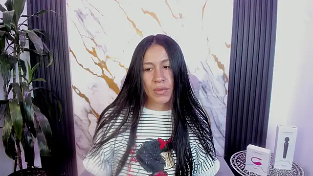 EmiGomez  online show from May 27, 2026, 1:40 pm