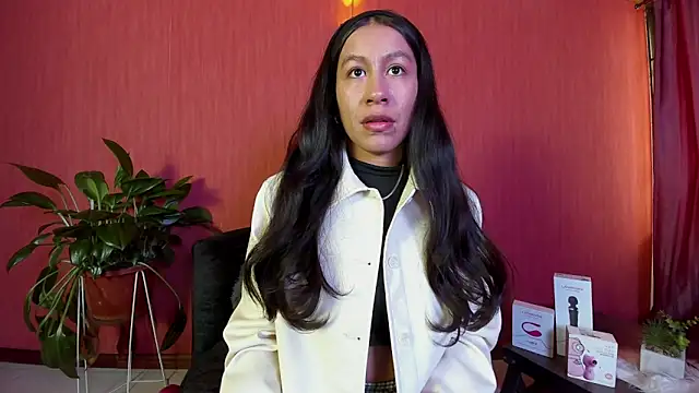 EmiGomez  online show from April 6, 2026, 1:01 pm