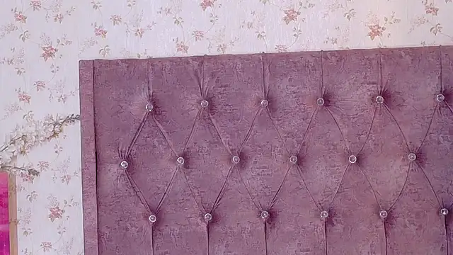 Snapshot of AvrillThomas chatting on December 17, 2025, 6:46 pm AvrillThomas online show from December 17, 2025, 6:46 pm