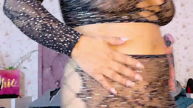 Snapshot of AvrillThomas chatting on November 15, 2025, 4:22 pm AvrillThomas online show from November 15, 2025, 4:22 pm