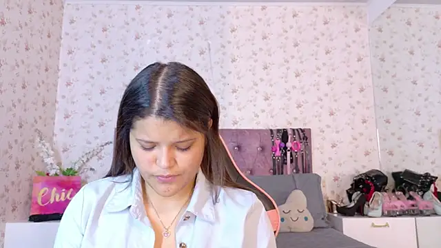 Snapshot of AvrillThomas chatting on November 11, 2025, 5:08 pm AvrillThomas online show from November 11, 2025, 5:08 pm