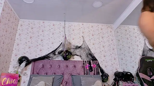 Snapshot of AvrillThomas chatting on October 30, 2025, 7:11 pm AvrillThomas online show from October 30, 2025, 7:11 pm