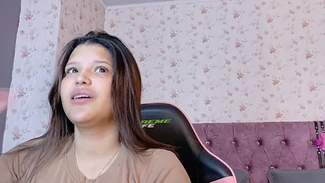 Snapshot of AvrillThomas chatting on November 18, 2025, 5:49 pm AvrillThomas online show from November 18, 2025, 5:49 pm