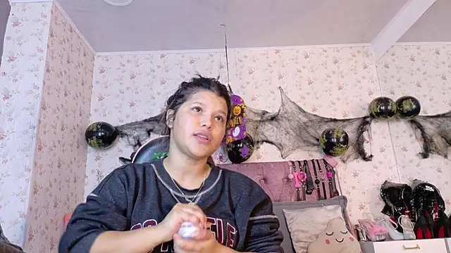 Snapshot of AvrillThomas chatting on October 23, 2025, 3:32 pm AvrillThomas online show from October 23, 2025, 3:32 pm