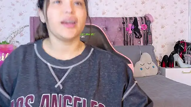 Snapshot of AvrillThomas chatting on November 14, 2025, 5:05 pm AvrillThomas online show from November 14, 2025, 5:05 pm