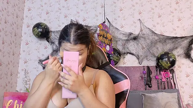 Snapshot of AvrillThomas chatting on October 22, 2025, 3:11 pm AvrillThomas online show from October 22, 2025, 3:11 pm