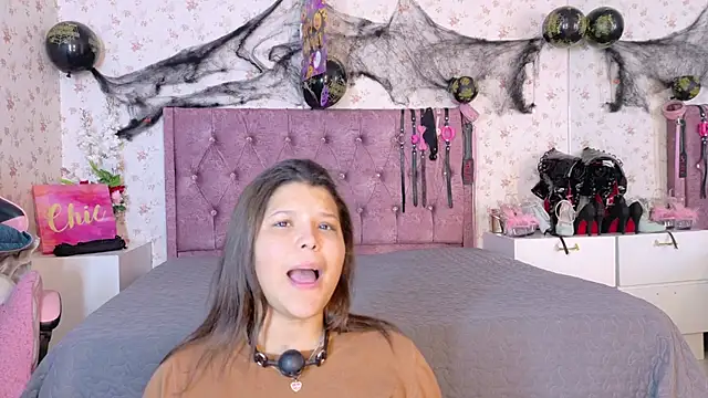 Snapshot of AvrillThomas chatting on October 24, 2025, 3:55 pm AvrillThomas online show from October 24, 2025, 3:55 pm