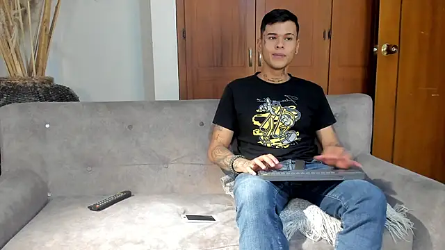 jamesinked  online show from November 8, 2025, 3:21 am