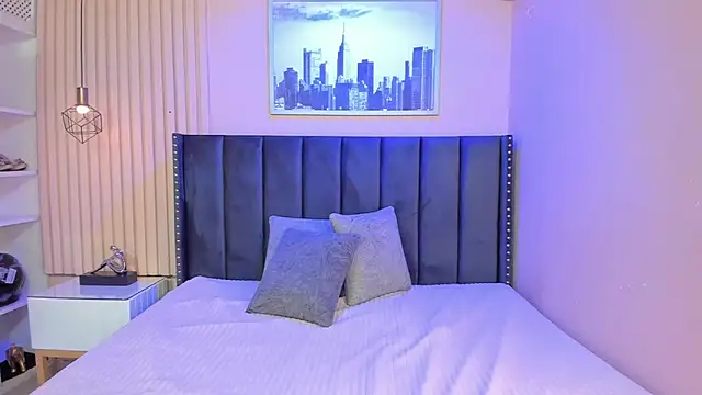 viiolett lee online show from November 7, 2025, 9:41 pm