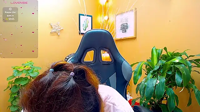 Snapshot of aslyhernandez_7 chatting on March 17, 2025, 12:04 pm aslyhernandez 7 online show from March 17, 2025, 12:04 pm