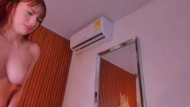 Snapshot of RosarioCruzz chatting on April 15, 2026, 11:49 am RosarioCruzz online show from April 15, 2026, 11:49 am