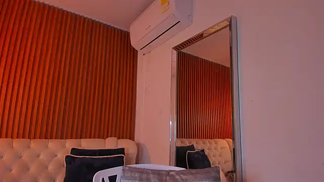 Snapshot of RosarioCruzz chatting on March 5, 2026, 12:13 pm RosarioCruzz online show from March 5, 2026, 12:13 pm