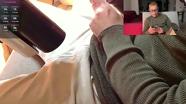 Snapshot of NofaceMan__ chatting on December 10, 2024, 10:47 pm NofaceMan online show from December 10, 2024, 10:47 pm