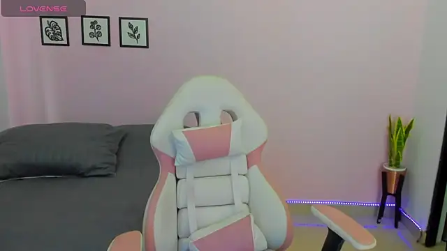 sophie pazz online show from March 21, 2026, 4:44 pm