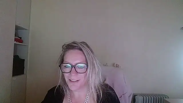 Silkesquirt online show from October 13, 2025, 7:43 am