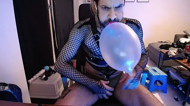 P4RtYBOII92 online show from November 5, 2025, 12:58 am