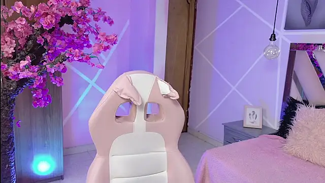 Snapshot of Elith_noa chatting on December 18, 2025, 7:50 pm Elith noa online show from December 18, 2025, 7:50 pm