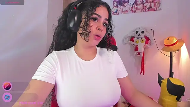 Snapshot of Angels_Emily chatting on January 19, 2025, 2:04 am Angels Emily online show from January 19, 2025, 2:04 am