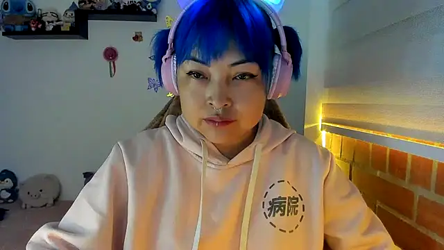 Snapshot of Shaddycute_ chatting on October 21, 2025, 10:03 am Shaddycute online show from October 21, 2025, 10:03 am