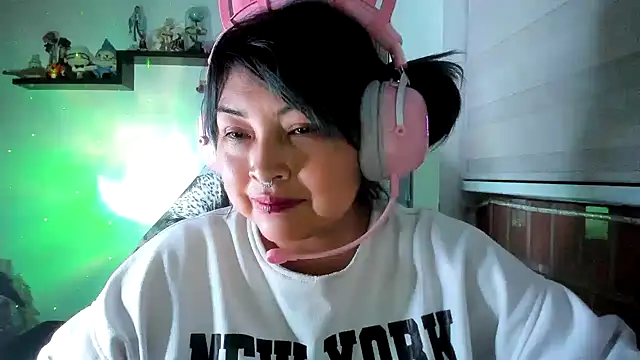 Shaddycute  online show from May 20, 2026, 3:03 am