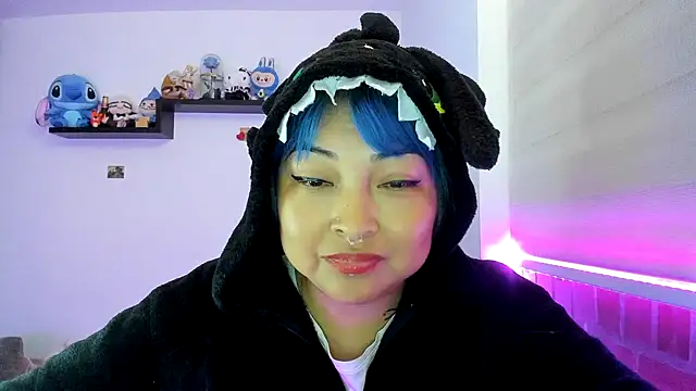 Snapshot of Shaddycute_ chatting on November 18, 2025, 5:05 pm Shaddycute online show from November 18, 2025, 5:05 pm