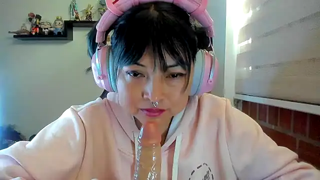 Shaddycute  online show from June 21, 2026, 1:39 pm