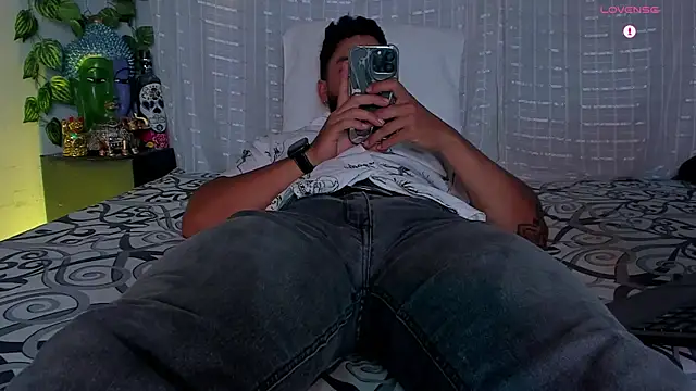 Snapshot of Jaxxon_ chatting on September 30, 2025, 12:27 am Jaxxon online show from September 30, 2025, 12:27 am