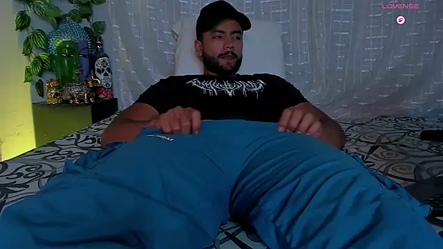 Snapshot of Jaxxon_ chatting on October 3, 2025, 12:03 am Jaxxon online show from October 3, 2025, 12:03 am