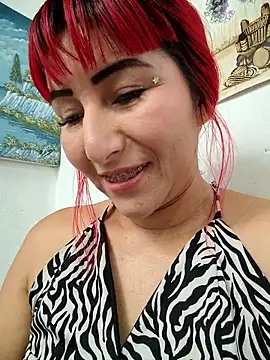 florecita9 online show from June 12, 2026, 4:49 pm