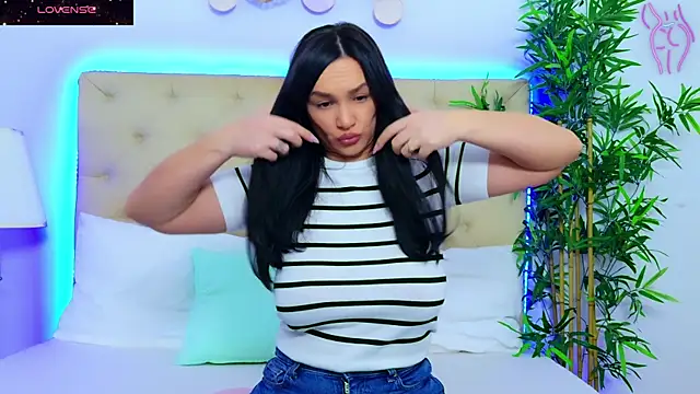 DaliyaArabian online show from November 20, 2025, 1:01 pm