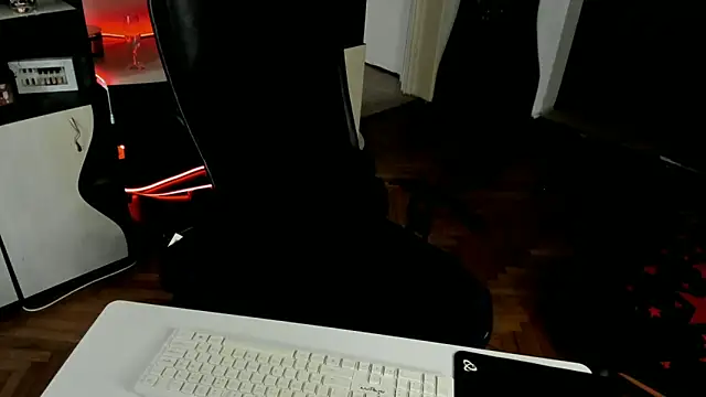 EvelynLexy online show from November 12, 2025, 8:51 am